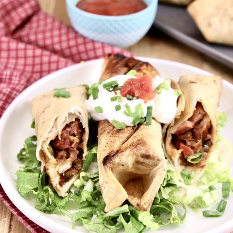 Short Rib Burritos Short Ribs Recipes, Knish Recipe, Cooking Short Ribs, Quick Salsa, Ribs Recipes, Brisket Tacos, Rib Meat, Short Ribs Recipe, Tacos And Burritos