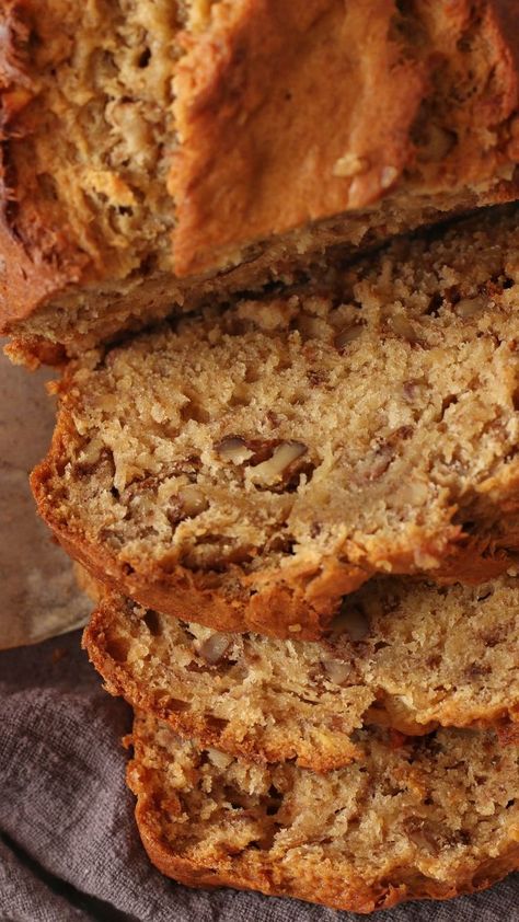 Super soft and moist Banana bread loaded with walnuts. Looking for the ultimate Banana bread recipe? Look no further, only need Ultimate Banana Bread Recipe, Banana Bread With Walnuts, Rich Banana Bread, Walnut Bread Recipe, Super Moist Banana Bread, Delicious Banana Bread Recipe, Banana Walnut Bread, Banana Bread Recipe Moist, Walnut Recipes