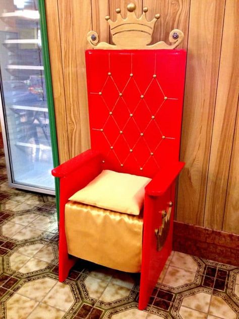 Throne built with recycled wood starting by an old chair!   #RecycledFurniture, #WoodOrganic Diy Throne Chair, Birthday Throne, Santa Chair, Birthday Chair, Queen Chair, Kings Coronation, King On Throne, Royal Chair, King Chair