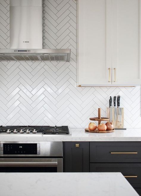 Herringbone Tiles Kitchen, Small Galley Kitchen, Серая Кухня, Kitchen Backsplash Designs, Kitchen Transformation, Classic Kitchen, Galley Kitchen, Kitchen Wall Tiles, Open Concept Kitchen