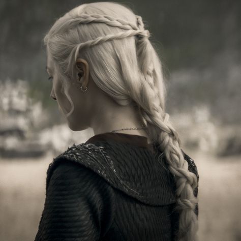 Rhaenyra Targaryen Hairstyle, Rhaenyra Targaryen Hair, Targaryen Braids, Targaryen Hairstyles, Targaryen Princess, Rhaenyra Targaryen Aesthetic, Fancy Books, Targaryen Hair, Hair Mood Board