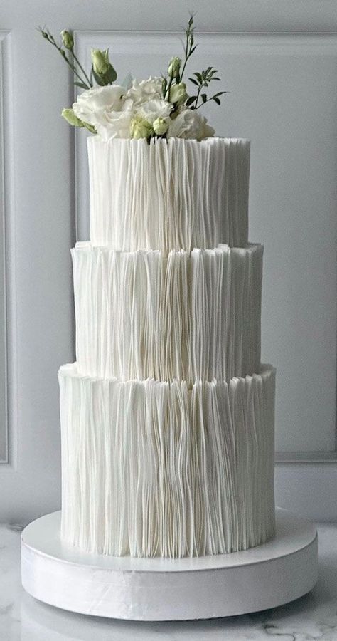 Wedding Cake Minimalist, Cake Minimalist, Romantic Wedding Cakes, 3 Tier Wedding Cakes, Dream Wedding Cake, Romantic Wedding Cake, Ruffle Cake, Dream Wedding Decorations, Boda Mexicana