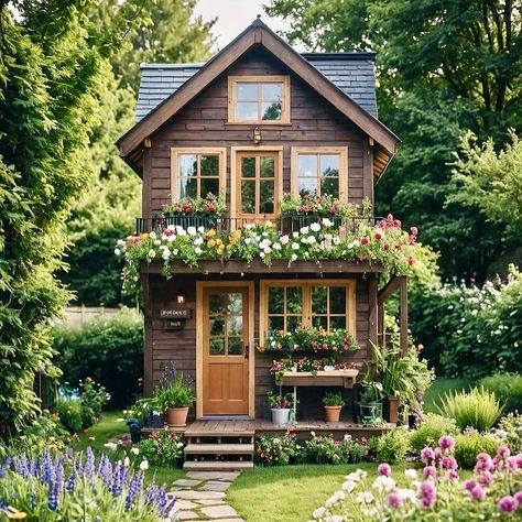 Brown Houses, Shepard Hut, Cute Bungalow, Cute Small Houses, Japanese Modern House, Soap Studio, Tiny House Exterior, Fairytale House, Pretty Cottage