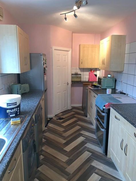 Woman gives mismatched kitchen a Mrs Hinch makeover using just grey paint and Fablon Mrs Hinch Home Decor, Council Kitchen Makeover, Council House Kitchen, Council House Makeover, Mismatched Kitchen, Statement Vase, Dark Grey Paint, Mrs Hinch, Gray Chalk Paint