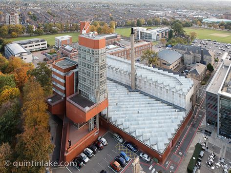 Photographs of Leicester University Engineering Building, Designed by Architects James Stirling and James Gowan © Quintin Lake Leicester University, James Stirling, Leicester Uk, Lecture Theatre, University Of Liverpool, Building Images, Brick Masonry, Lake Photography, Alvar Aalto