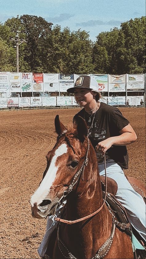 Western Barrel Racing Pictures, Barrel Racer Outfit, Barrel Racer Aesthetic, Barrel Racing Wallpaper, Barrel Racing Aesthetic, Barrel Racing Photos, Barrel Racing Photography, Barrel Racing Outfits, Barrel Race