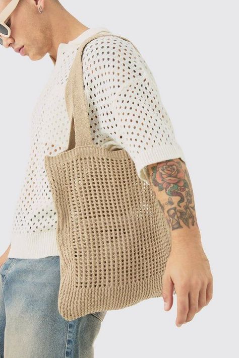 Discover the tools you need for knitting and crochet to create beautiful and practical kitchen items. Explore simple projects to add a touch. Crochet Men, Cross Body Sling Bag, Going Out Shirts, Party Mode, Men's Totes, Chest Rig, Crochet Tote Bag, Crochet Tote, Sport T-shirts