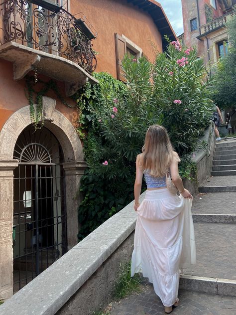 #verona #aesthetic #italy #summer Verona Italy Photo Ideas, Verona Instagram Pictures, Italy Verona Aesthetic, Florence Italy Aesthetic Outfit, Verona Italy Outfit, Verona Photo Ideas, Italy Inspo Pics, Verona Outfit, North Italy Aesthetic