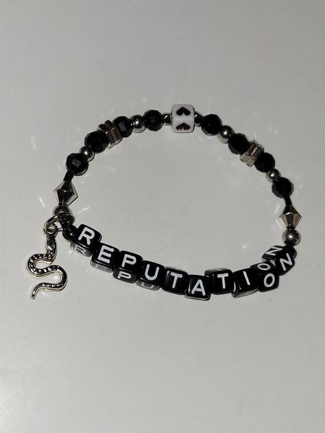 Rep Bracelet Taylor Swift, Eras Tour Bracelets Reputation, The Eras Tour Bracelets Ideas, Rep Bracelet, Eras Tour Accessories, The Eras Tour Bracelets, Friendship Bracelet Taylor Swift, Bracelet Taylor Swift, Taylor Bracelets