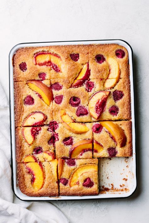 Peach raspberry olive oil cake - Beyond Sweet and Savory Raspberry Peach Cake, Chocolate Mug Cake Microwave, Raspberry Recipes Dessert, Cake Microwave, Brown Sugar Peaches, Strawberry Cream Pies, Peach Raspberry, Raspberry Desserts, Chocolate Mug Cake