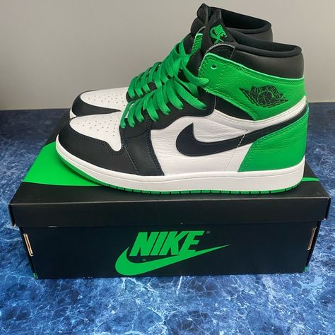 Size 10.5 - Jordan 1 Retro OG High Lucky Green Jordan Verdes, Tenis Nike Jordan, Naruto Vs Sasuke, Nike Retro, Naruto Vs, Pretty Shoes Sneakers, Lucky Green, Retro 1, Jordan 1 Retro