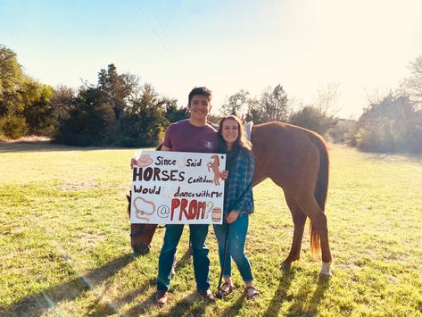 Ways To Ask A Cowboy To A Dance, Horse Promposal, Twirp Signs, Horse Proposal, Homecoming Dance Proposal, Hoco Signs, Country Prom, Prom Proposals, Cute Prom Proposals