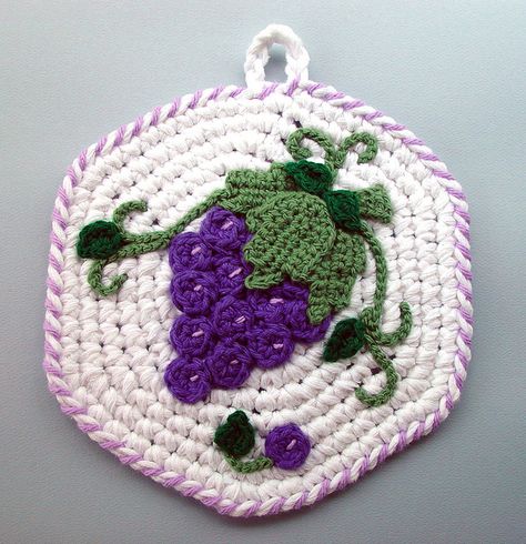 Winery Kitchen, Crochet Grapes, Crochet Purple, Kitchen Crochet, Crochet Applique Patterns Free, Crochet Pot, Crochet Hot Pads, Crochet Fun, Crochet Potholders