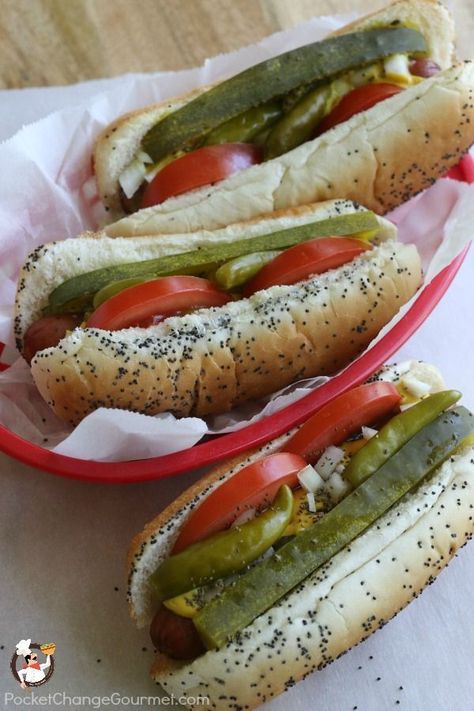 Chicago Dogs, Pizza Chicago, Hot Dog Recipe, Chicago Style Hot Dog, Chicago Hot Dog, Weekly Menu Plan, Gourmet Hot Dogs, Hot Dogs Recipes, Recipes Vintage