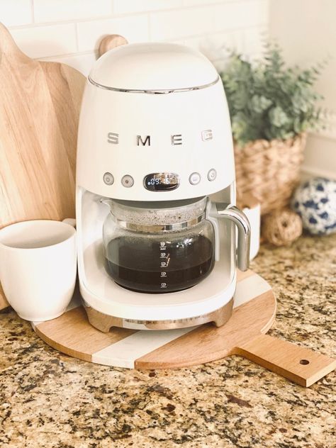 Smeg Coffee Maker, Smeg Coffee, Best Drip Coffee Maker, Coffee Maker Machine, Best Espresso Machine, Reusable Coffee Filter, Filter Coffee Machine, Best Coffee Maker, Glass Carafe