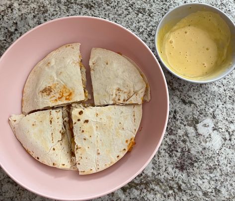 Chicken Cheese Quesadilla, Vegan Board, Cheese Quesadilla, Sharp Cheddar, Small Meals, Flour Tortillas, Quesadillas, Food Inspo, Healthy Meal Prep