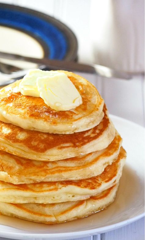 These easy fluffy pancakes are fool-proof and are guaranteed to make your mornings more delightful. Pancake Recipe Easy Fluffy, Pancakes Pancakes, Fluffy Pancake Recipe, Pancakes Breakfast, Pancake Recipe Easy, Salty Cake, Pancakes Easy, Buttermilk Pancakes, Fool Proof