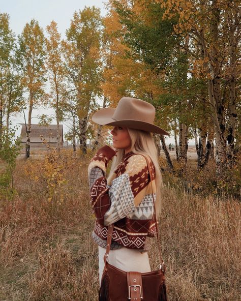 october so far 🍂🧸 comment “ootd details” for 🔗 . . . #westernfashioninspo #cowgirlfashion #fallfashiontrends #fallaesthetic western fashion // western outfit inspo // western style // cowgirl boots outfit // western chic // western aesthetic // fall aesthetic // fall vibes // fall fashion // fall ootds // out west // mountain aesthetic Western Snow Outfit, Western Clean Girl Aesthetic, Cowgirl Fall Aesthetic, Cute Western Photoshoot Outfits, Western Thanksgiving Outfits Women, Soft Cowboy Aesthetic, Winter Cowgirl Aesthetic, Western Womens Outfits, Granola Cowgirl Aesthetic