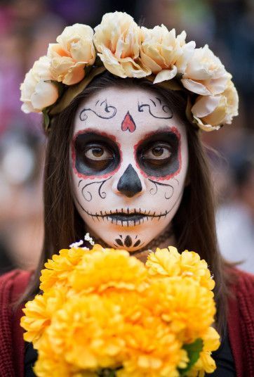 Burgundy Hair Accessories, Festival Of The Dead, Mexico Day Of The Dead, Dead Makeup, Kids Face Paint, Rose Headband, Face Painting Halloween, Brimmed Hat, Pictures Of The Week