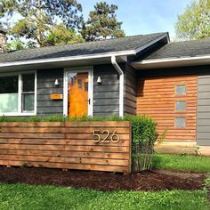 Mcm Front Door, Small Ranch House Exterior, Mid Century Landscape, Mid Century Modern Exterior, Ranch House Exterior, Mid Century Exterior, Mid Century Ranch, Ranch Exterior, Door Colors