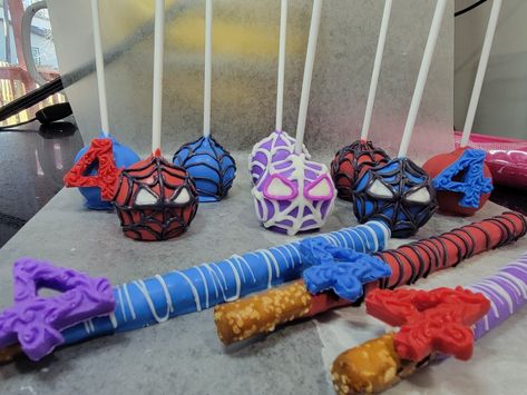 Cake pops, pretzel rods Spidey And His Amazing Friends Cake Pops, Spidey And Amazing Friends Cake, Friends Cake Pops, Spidey And Amazing Friends, Pretzel Candy, Levi Birthday, Kids Halloween Food, Spidey And His Amazing Friends, Friends Cake