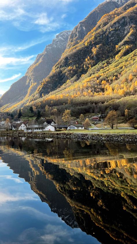 Autumn Travel Aesthetic, Travel Aesthetic Norway, Fall In Norway, Norway Travel Aesthetic, Autumn Mountain Aesthetic, Sweden Travel Aesthetic, Norway Aesthetic Wallpaper, Norge Aesthetic, Scandinavia Aesthetics