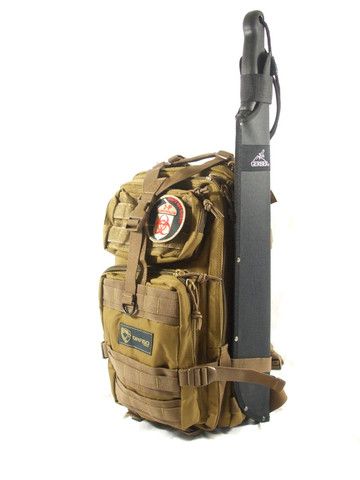 anti zombie kit Zombie Apocalypse Survival Gear, Zombies Apocalypse Survival, Zombie Apocalypse Gear, Zombie Survival Gear, Zombie Gear, Apocalypse Gear, Doctor For Kids, Survival Bag, Military Gear Tactical