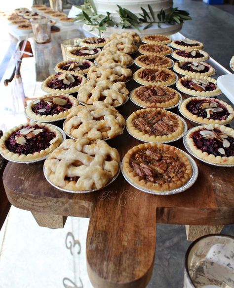 Mini Pies Dessert Table, Fall Dessert Table Wedding Mini Pies, Wedding Pies Instead Of Cake, Mini Pies Thanksgiving, Mini Pies For Wedding, Apple Pie Wedding, Mini Pies Wedding, Mini Pie Bar, Pie Bar Wedding