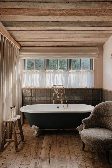 Cozy Bath, Soho Farmhouse, Cabin Bedroom, Bedroom Cabin, House Property, Bathroom Decor Ideas, Best Bath, Soho House, House Bathroom