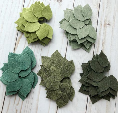 Felt Succulents, Felt Flowers Diy, Felt Leaves, Felt Christmas Ornaments, Felt Diy, Baby Crafts, Felt Christmas, Flowers Diy, Felting Projects