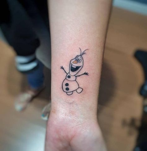 Small Olaf Tattoo, Olaf Tattoo Ideas, Frozen Tattoo Disney, Daughter Tattoo Quotes, Cartoon Tattoos Disney, Disney Frozen Tattoo, Cartoon Tattoos For Men, Olaf Tattoo, Small Disney Tattoos