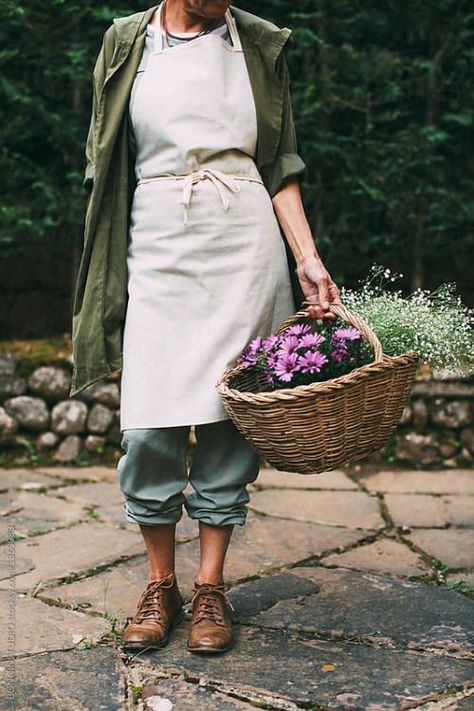 Garden Clothing, Spring Gardening, Gardening Outfit, Farm Girl, Spring Day, Slow Living, 로고 디자인, Simple Living, Country Life