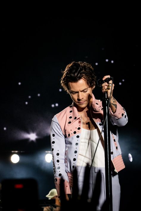 Holmes Chapel, Harry Styles Wallpaper, Harry Styles Pictures, I'm With The Band, Mr Style, Harry Styles Love On Tour, Harry Edward Styles, Edward Styles, Love On Tour