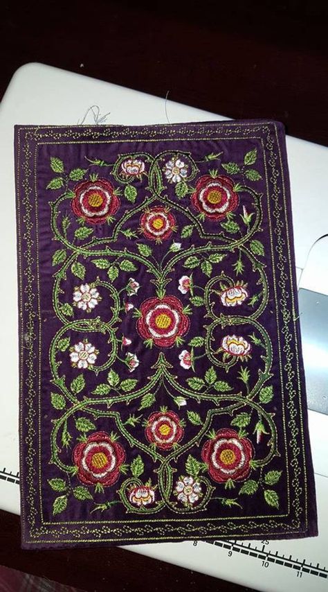 Quilt Book Cover, Historic Embroidery, Embroidered Book, Cross Stitch Books, Embroidery Book, Hand Embroidery Projects, Hats Accessories, Elizabeth I, Bible Covers