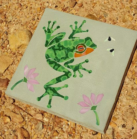 Frog Stepping Stone, Frog Template, Frog Garden, Glass Frog, Garden Stepping Stones, Garden Steps, Stepping Stone, Backyard Projects, Stained Glass Mosaic