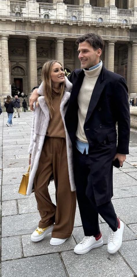 Olivia Palermo 2023 Style Winter, Olivia Palermo Street Style 2023, Olivia Palermo Fall Style, Olivia Palermo Style Casual Chic, Olivia Palermo Style 2023, Olivia Palermo Winter Style, Sweater Dress With Heels, Luxury Husband, Olivia Palermo Style Casual