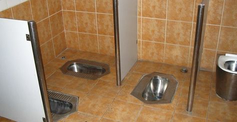 Using the bathroom is something universal to every human being. So why aren't all bathrooms, regardless of which country they are in, universally easy to use? Hopefully, these tips will help you. Wc Jongkok, Kloset Jongkok, Single Basin Sink, Bathroom Rules, Public Bathrooms, Public Restroom, Bathroom Cleaning, Small Bathroom Remodel, Toilets