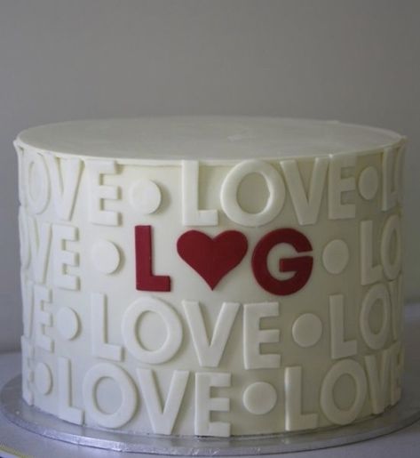 55 Fabulous valentine cake decorating ideas - family holiday.net/guide to family holidays on the internet Round Wedding Cakes, Valentines Day Cakes, Valentine Cake, Engagement Cakes, Anniversary Cake, White Cake, Love Cake, Fondant Cakes, Pretty Cakes