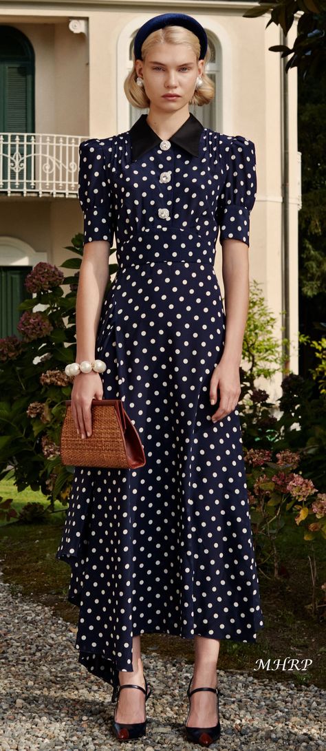 Alessandra Rich Spring 2019_ from vogue.com Alexandra Rich, Alessandra Rich Dresses, Rich Clothes, Gamine Style, Alessandra Rich, Work Outfits Women, Autumn Fashion Women, Fashion Classy, Luxury Outfits