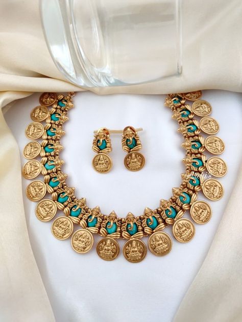 Checkout - South India Jewels Antique Gold Jewelry Indian, Antique Jewellery Designs, Beautiful Gold Necklaces, Gold Necklace Indian Bridal Jewelry, Antique Bridal Jewelry, Antique Jewelry Indian, Gold Pendant Jewelry, Indian Jewelry Sets, Gold Bride Jewelry