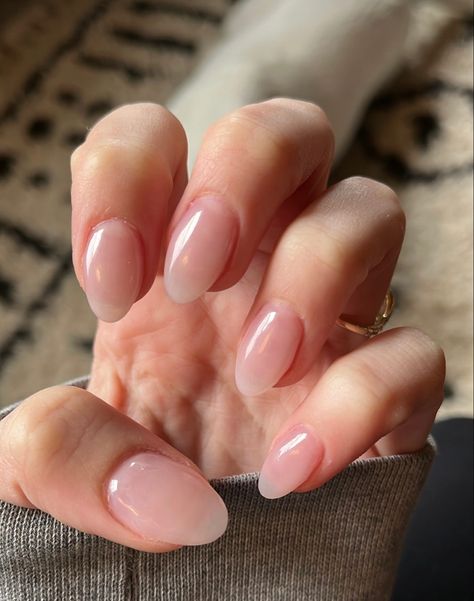 Natural Acrylic Nails Short With Design, Luminary Nails Design Neutral, Natural Acyrilics Nails Short, Short Nail Extensions Gel, Natural Round Nail Ideas, Simple Short Oval Nails, Super Natural Nails, Nail Natural Design, Clean Nail Look