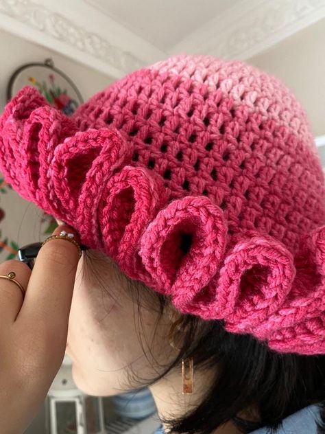 Crochet Ruffle Bucket Hat, Pink Crochet Frilly Cool Beanie Hat - Etsy Ruffle Bucket Hat, Ruffle Hat, Cool Beanies, Crochet Fairy, Crochet Mignon, Beginner Crochet Tutorial, Crochet Ruffle, Bonnet Crochet, Crochet Shop