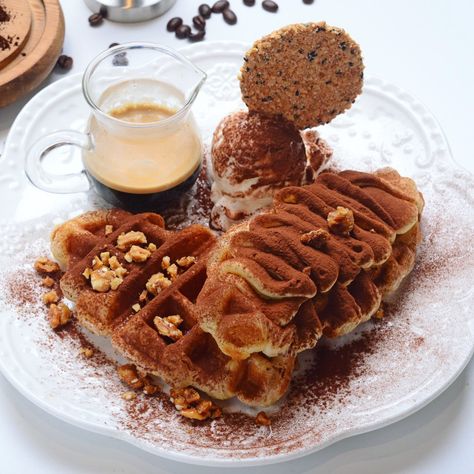 Waffle croissant tiramisu Tiramisu Croissant, Tiramisu Waffles, Tiramisu Espresso, Croissant Waffle, Waffle Ideas, Puff Dessert, Waffle Shop, Gallo Pinto, Asian Side Dishes