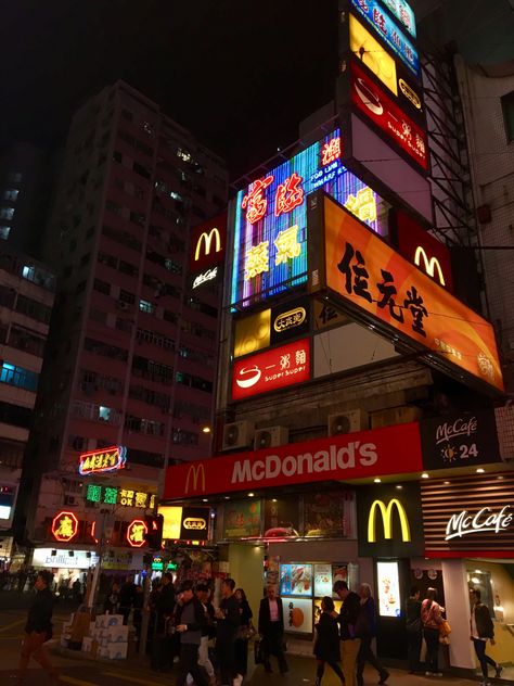 Travel Pov, Aesthetic Hong Kong, Hongkong Aesthetic, Pfps Pretty, Japan Core, Night Walk, Retro Photography, Hong Kong Travel, Neon Aesthetic