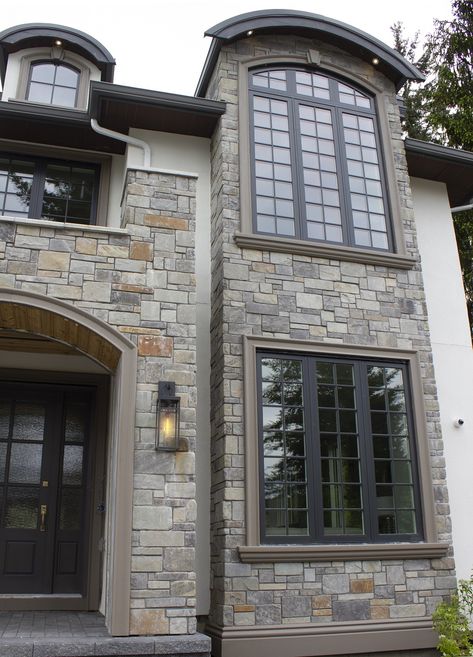 Stones House Exterior, Exterior House Design With Stone, Ashlar Stone Exterior, Stone Wall House Exterior, Stone Elevation House, Stone Wall Exterior House, Stone Wall Design Interior, Stone Decoration Ideas, Stone Facade House Exterior