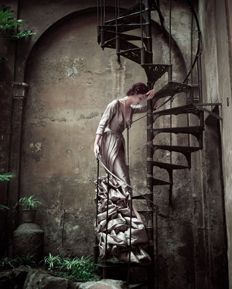 milton H.GreeneAn unknown model wearing a silver coloured dress stands on an outdoor spiral staircase in Italy, 1951. Roberto Capucci, Milton Greene, Harpers Bazaar Magazine, 1950’s Style, Philadelphia Museums, Vintage Fashion Photography, Philadelphia Museum Of Art, Fashion Moments, Spiral Staircase