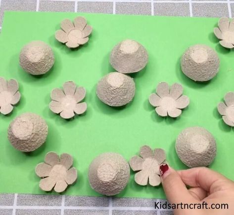 Recycled Egg Tray Mushroom & Flower Craft – Step by Step Tutorial Check more at https://www.kidsartncraft.com/recycled-egg-tray-mushroom-flower-craft/ Flower Crafts, Tray, Recycling, Stuffed Mushrooms, Flowers