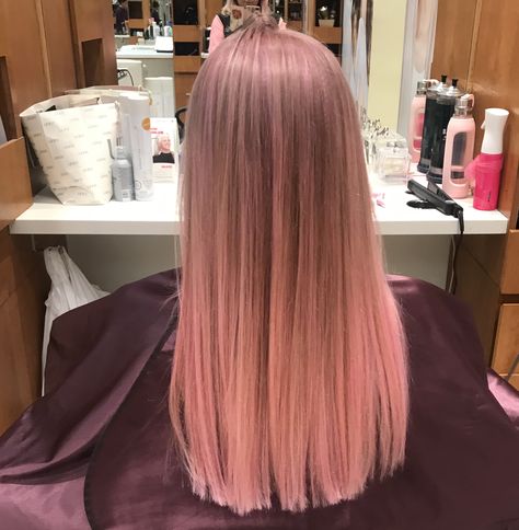 Balayage Pink, Quirky Hair, Pink Hair Highlights, Light Pink Hair, Color Rubio, Korean Hair Color, Perfect Hair Color, Ombre Hair Blonde, Lilac Hair