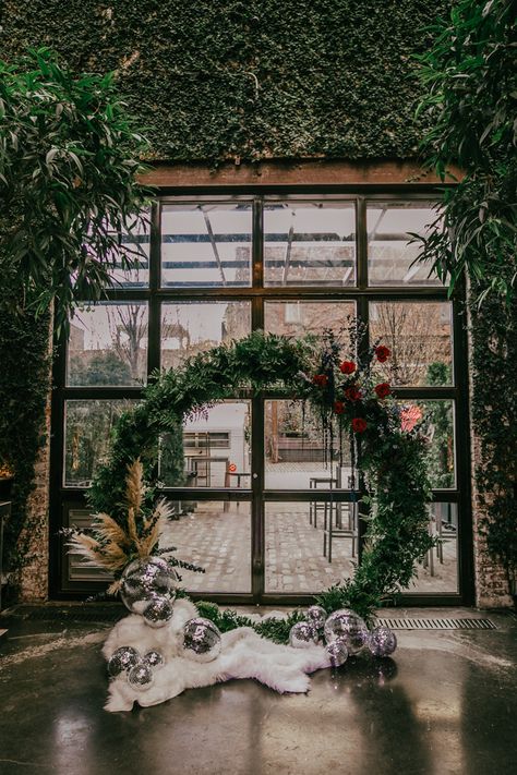 Cozy 1920s Winter NYC Wedding Inspiration at The Foundry | Junebug Weddings Winter Art Deco Wedding, Christmas Event Design, Disco Ball Backdrop, Indoor Winter Wedding, Greenery Ceremony, Ceremony Arbor, Winter Ceremony, Wedding Throw, Winter Nyc