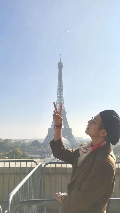 Kim Taehyung #PARIS #bye George V Paris, Hope World, Smart Building, Best City, V Bts Wallpaper, Taehyung Photoshoot, Bts Aesthetic Pictures, Paris Photos, Four Seasons Hotel